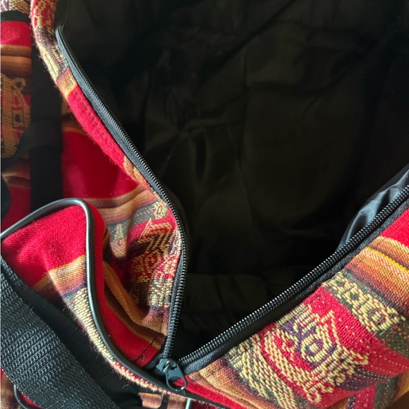 Large Peruvian Duffle Bag . Purchased in Peru. EUC Lots of pockets. - Picture 10 of 12